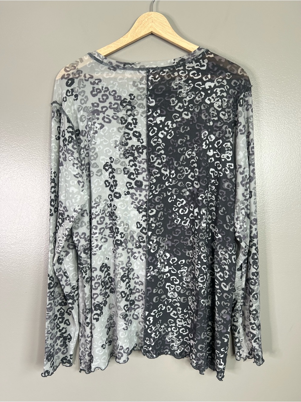 Logo Layers gray animal print sheer color block long sleeve tunic witchy XL - Picture 2 of 6